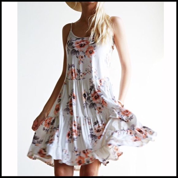 Tired Floral Dress - Picture 3 of 6